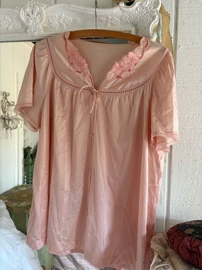 Vintage pink with trim vanity fair sleep blouse Large